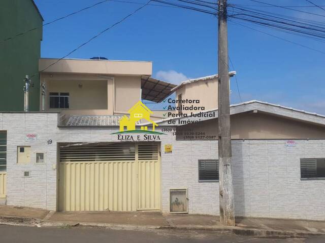#1065 - Sobrado para Venda em Nova Resende - MG - 2