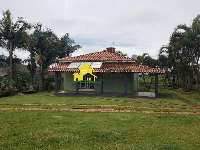 #1067 - Casa para Locação em Nova Resende - MG - 2